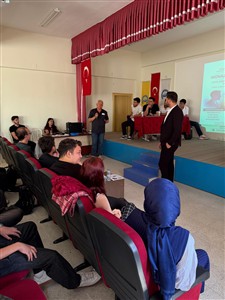 Ortaköy MYO’da 2 Yıllık Teknik Eğitim mi, 4 Yıllık Üniversite Eğitimi mi Daha Avantajlı Konulu Münazara Etkinliği Düzenlendi